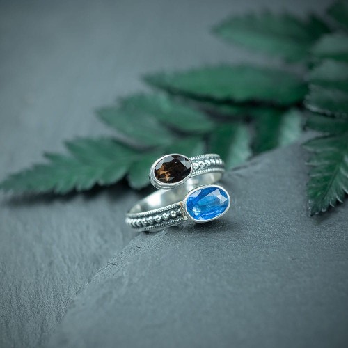 pierscionek-regulowany-z-kyanitem-i-kwarcem-dymnym-na-zamówienie.jpg