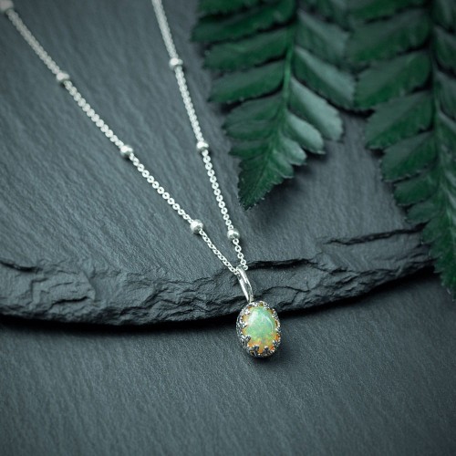 srebrny naszyjnik z opalem etiopskim w ażurowej oprawie