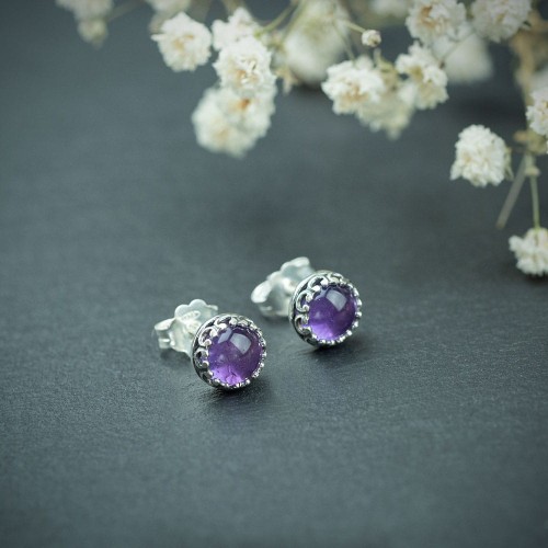 srebrne sztyfty z ametystem w ażurowej oprawie