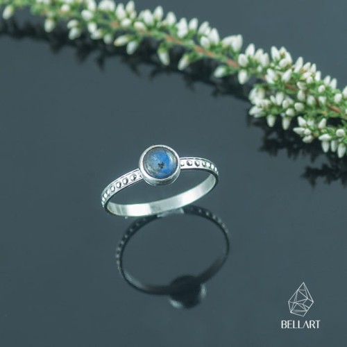 srebrny pierścionek z labradorytem