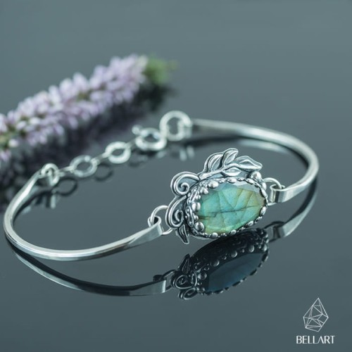 srebrna bransoletka z fasetowanym labradorytem i listkami